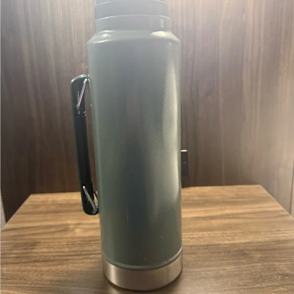 1.5 qt Stanley Matte Green Insulated Coffee Thermos with Handle - Picture 3 of 5
